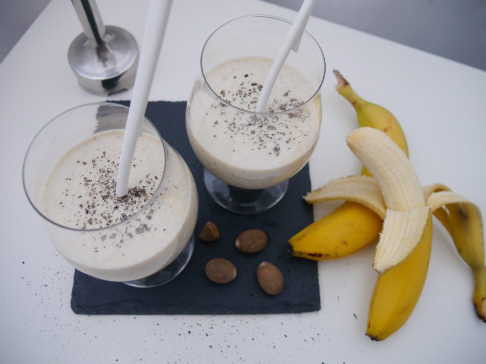 Bananenmilch mit Haferflocken: Frühstück zum Trinken by Dr. Alexa Iwan
