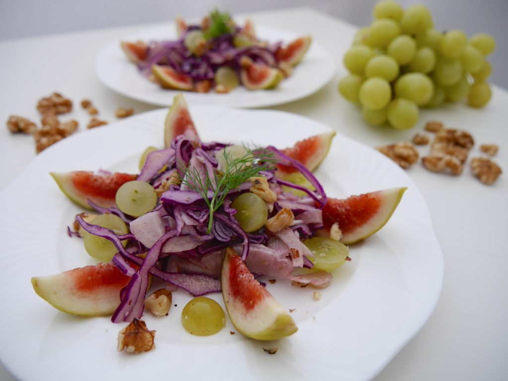 Rotkohl-Fenchel-Rohkost mit Walnuss-Dressing - good food blog