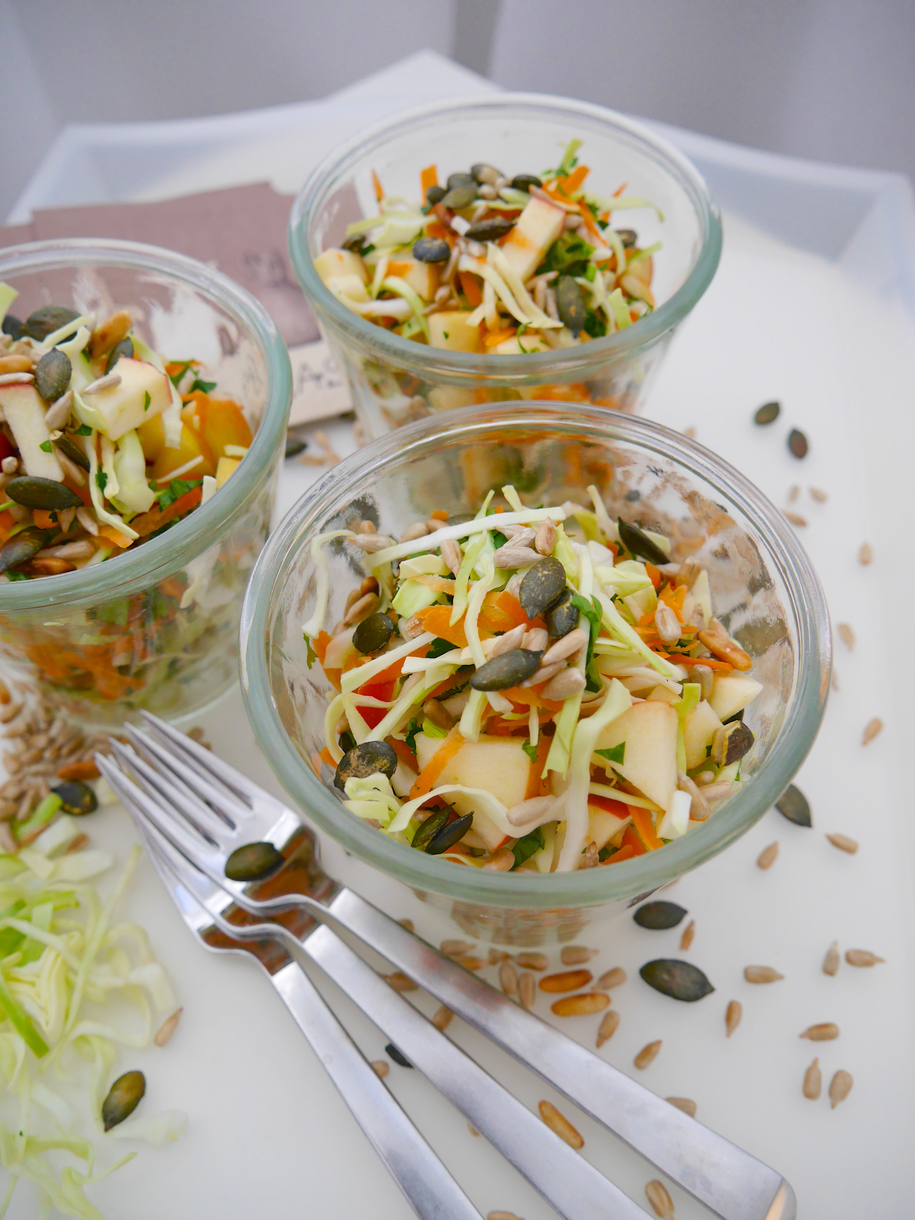 &amp;quot;Alexa Salad&amp;quot;: sauleckerer Spitzkohlsalat mit Möhre und Apfel - good ...