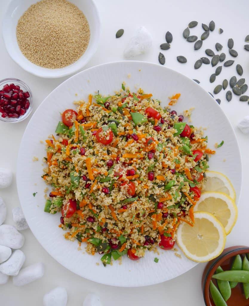 Orientalischer Couscous-Salat mit Granatapfelkernen und Minze - good ...