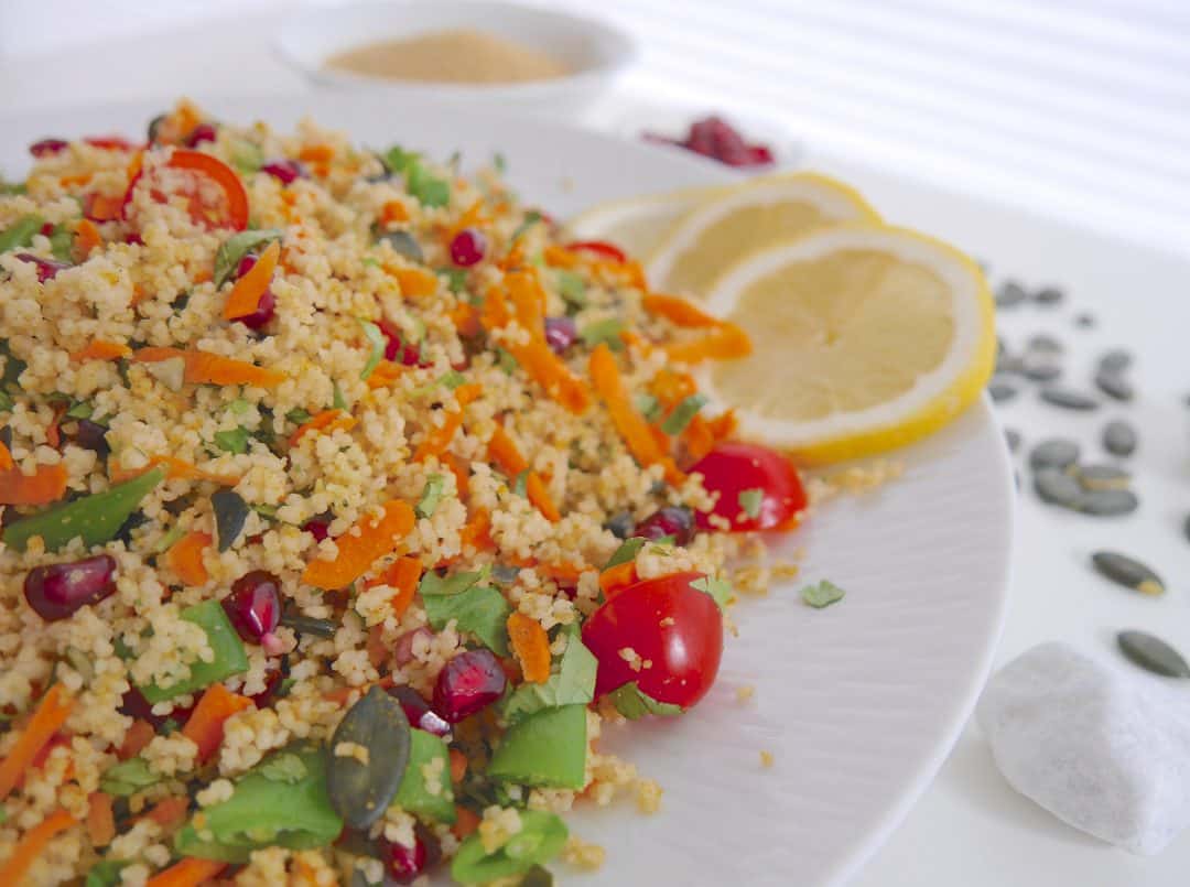 Orientalischer Couscous-Salat mit Granatapfelkernen und Minze - good ...